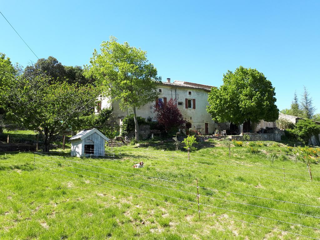 Gites La Ferme Accrochee A La Colline Лагорс Екстериор снимка