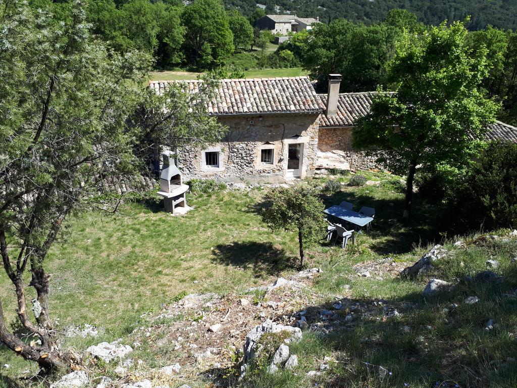 Gites La Ferme Accrochee A La Colline Лагорс Екстериор снимка